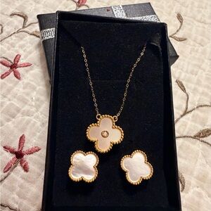 Real 18k LIGHTWEIGHT and delicate Elegant Gold and White Flower Jewelry Set